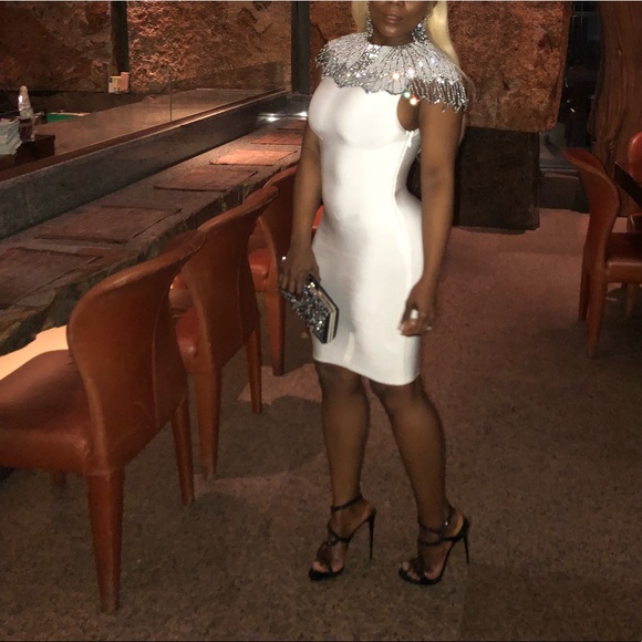 White body con dress, beautiful jewel nick line - Picture 4 of 4